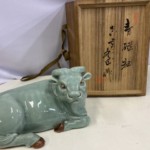 真葛香山作 青磁釉 牛置物買い受け致しました ｜骨董品買取 七ツ堂